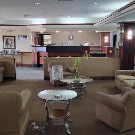 Windsor Inn & Suites Додж-Сити Экстерьер фото