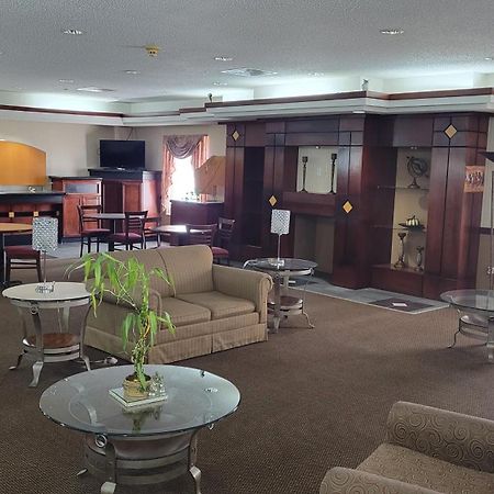 Windsor Inn & Suites Додж-Сити Экстерьер фото