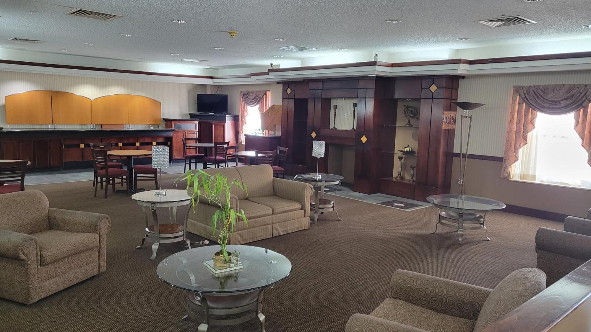 Windsor Inn & Suites Додж-Сити Экстерьер фото