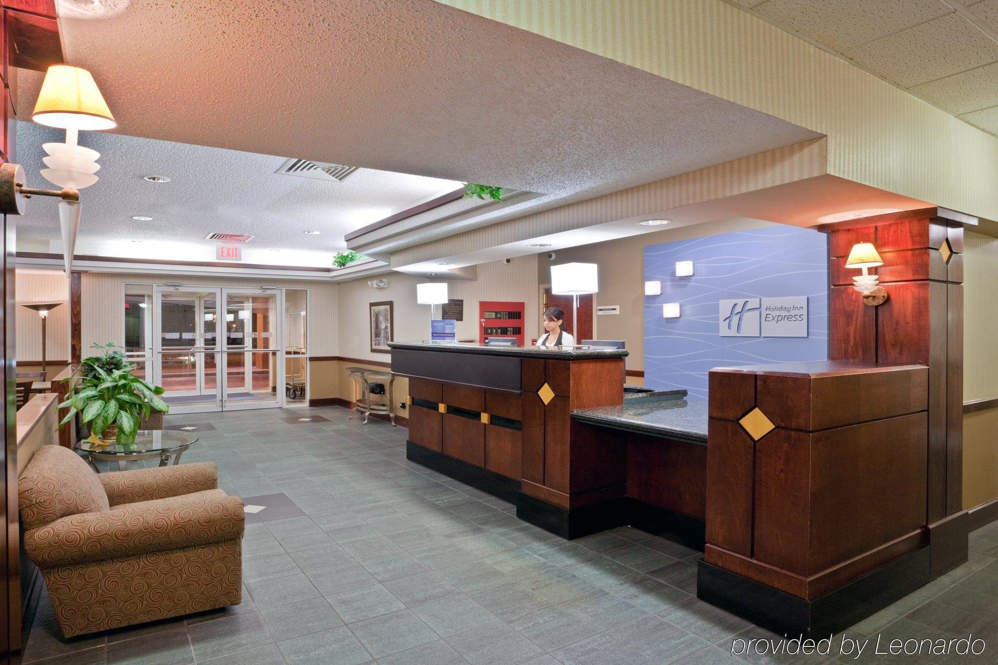 Windsor Inn & Suites Додж-Сити Интерьер фото
