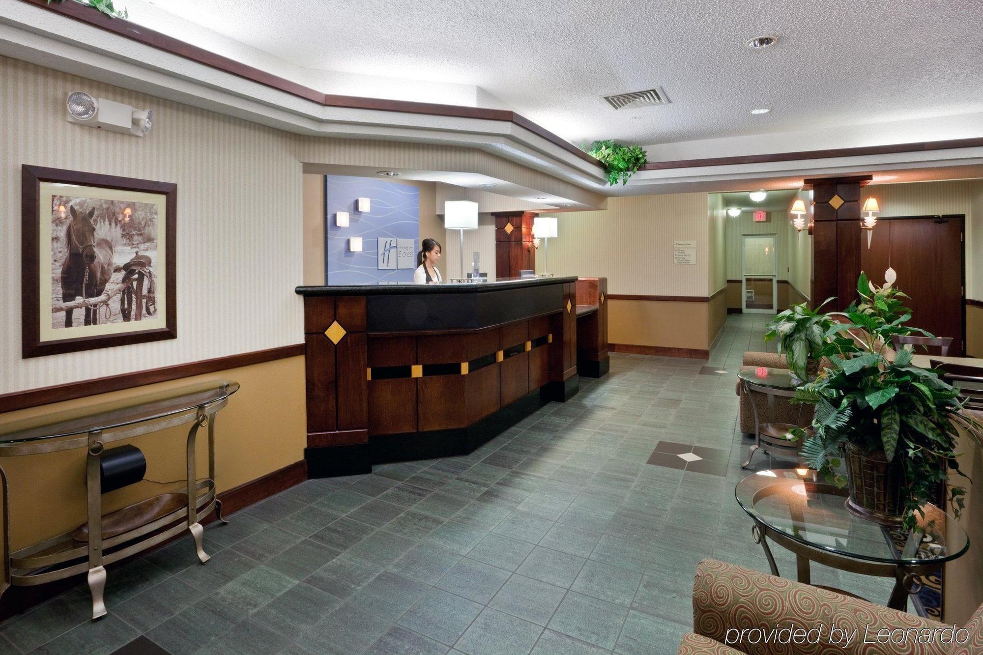 Windsor Inn & Suites Додж-Сити Интерьер фото