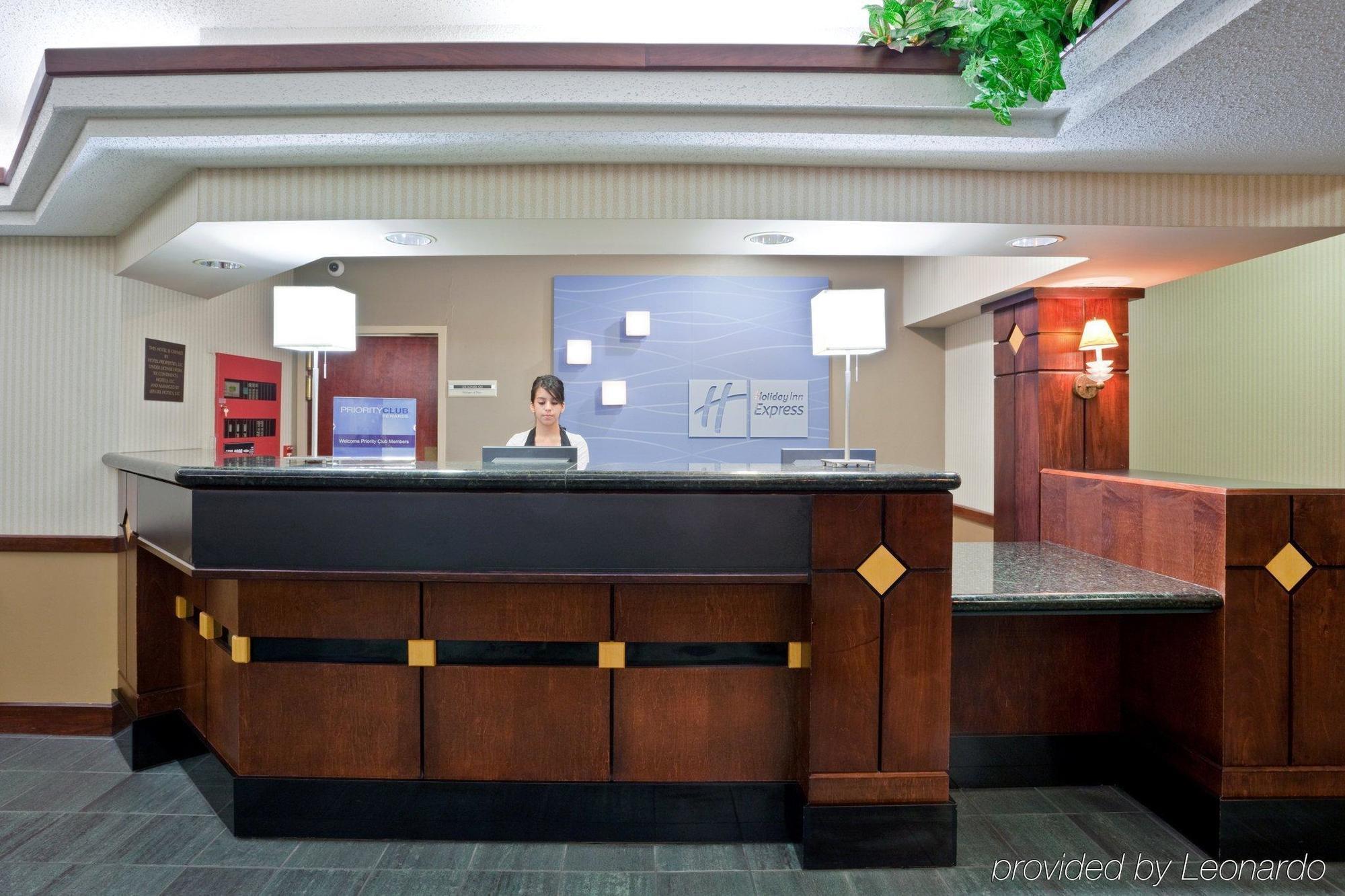 Windsor Inn & Suites Додж-Сити Интерьер фото