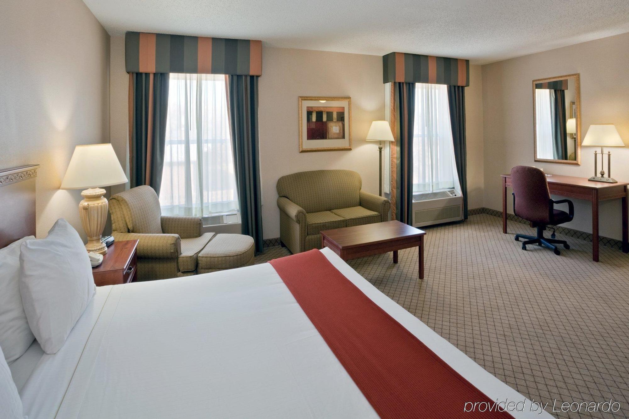Windsor Inn & Suites Додж-Сити Экстерьер фото