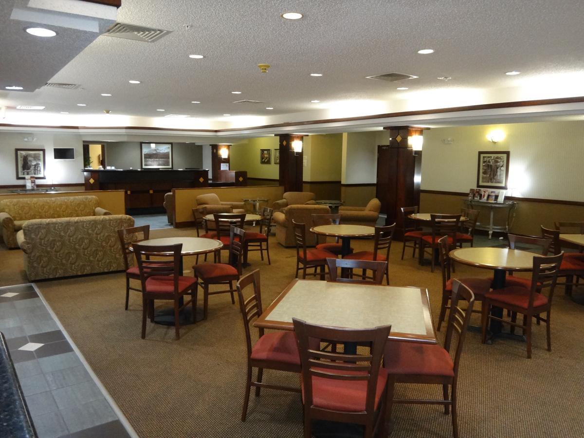 Windsor Inn & Suites Додж-Сити Экстерьер фото