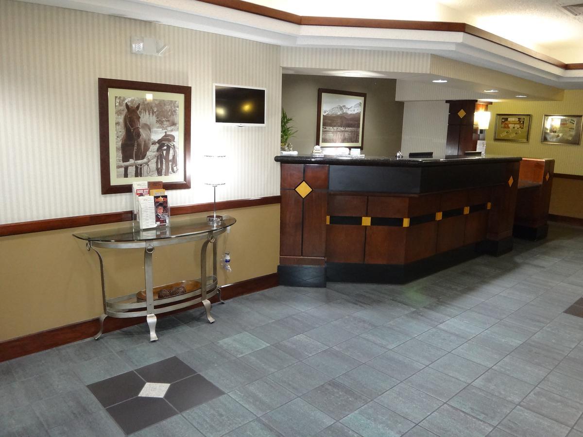 Windsor Inn & Suites Додж-Сити Экстерьер фото