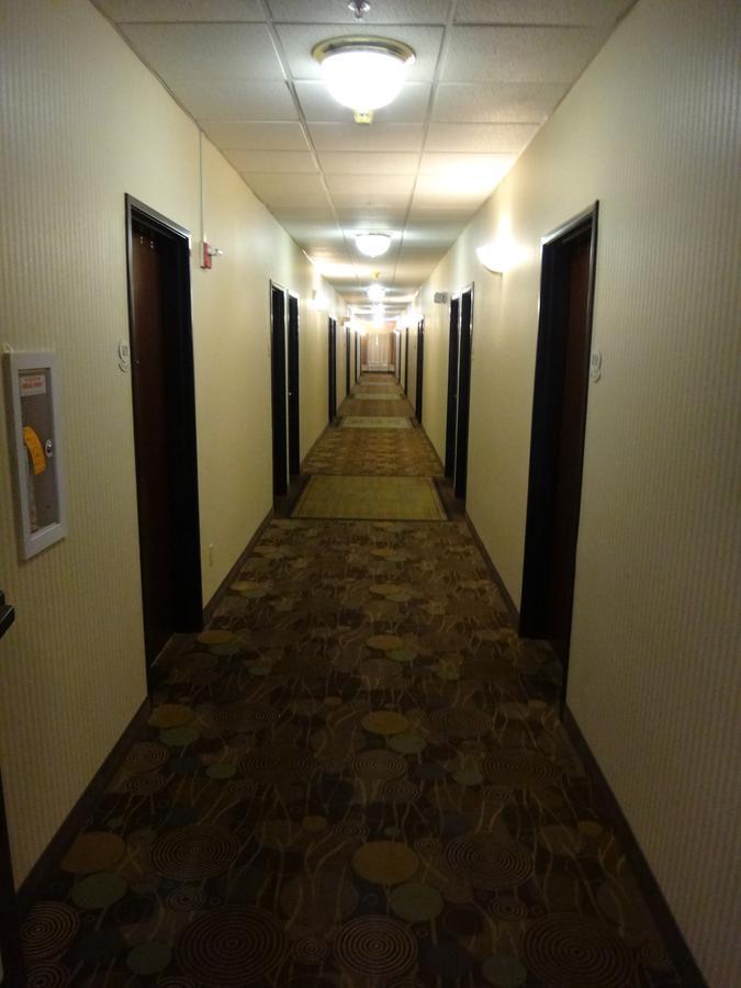 Windsor Inn & Suites Додж-Сити Экстерьер фото