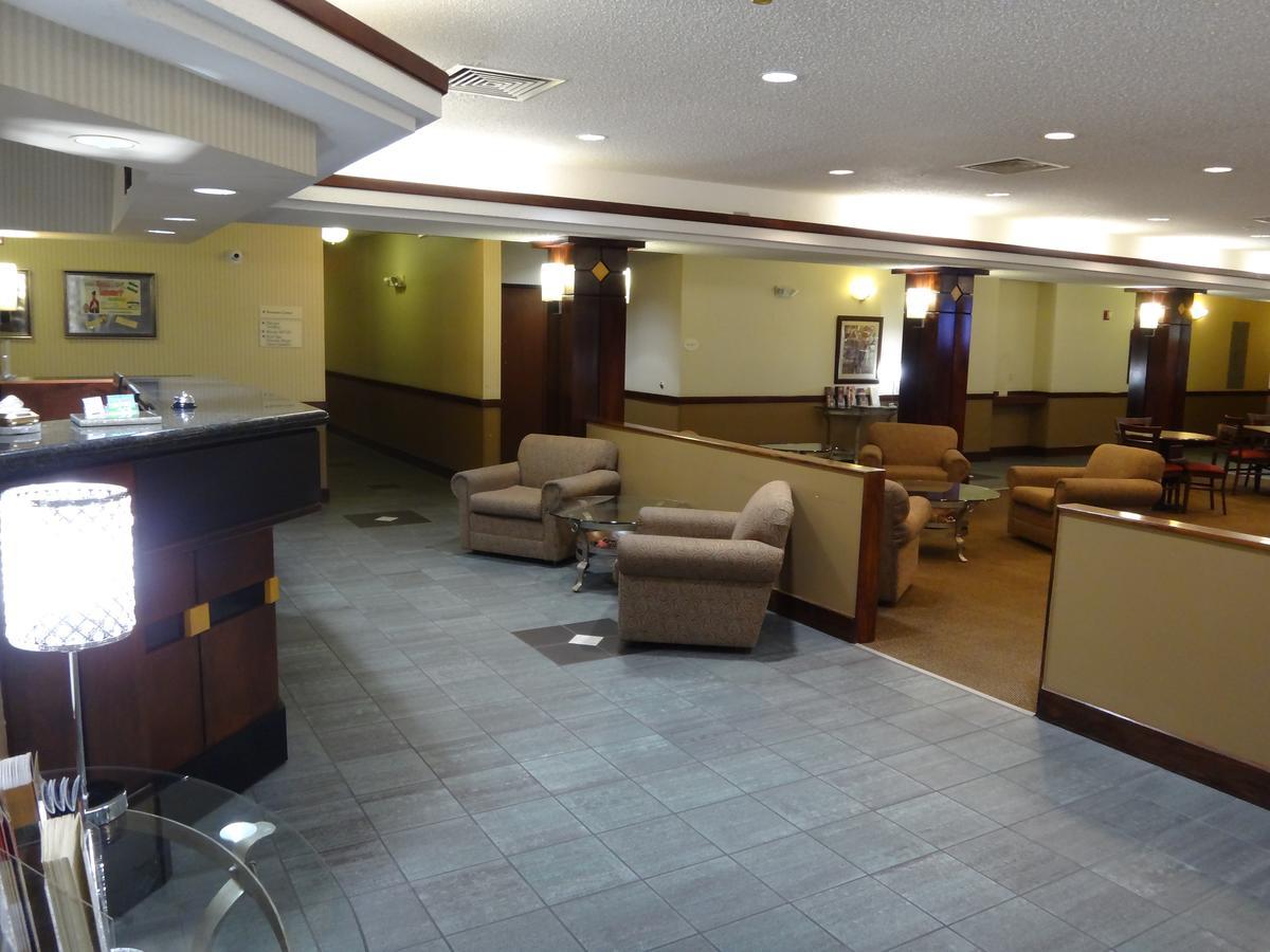 Windsor Inn & Suites Додж-Сити Экстерьер фото