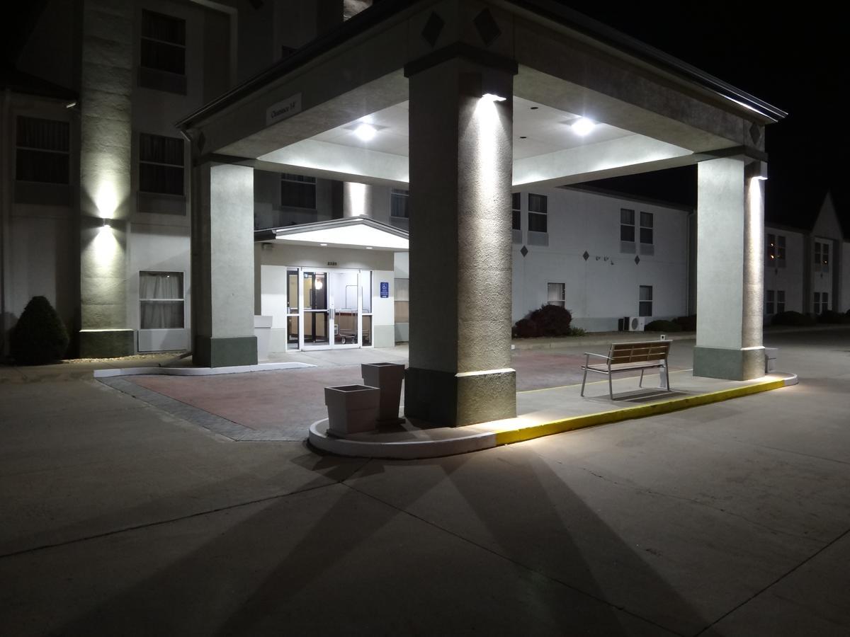 Windsor Inn & Suites Додж-Сити Экстерьер фото