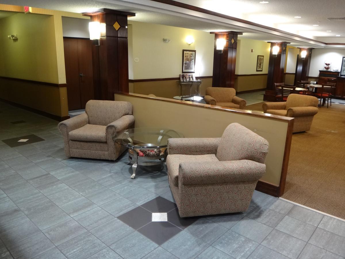 Windsor Inn & Suites Додж-Сити Экстерьер фото