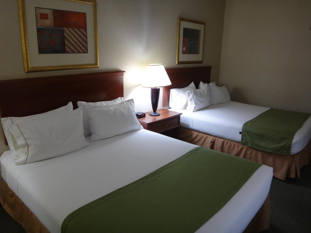 Windsor Inn & Suites Додж-Сити Экстерьер фото
