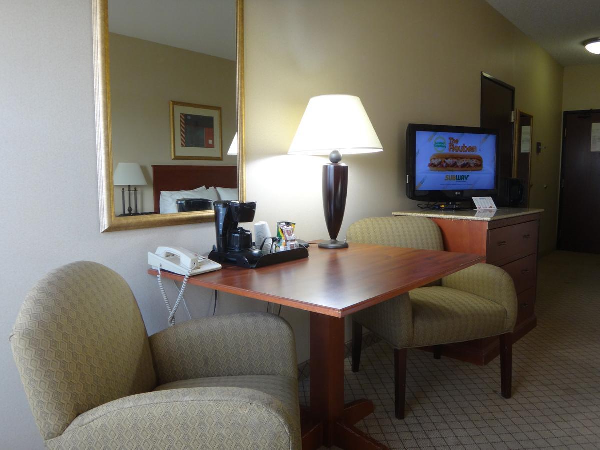 Windsor Inn & Suites Додж-Сити Экстерьер фото