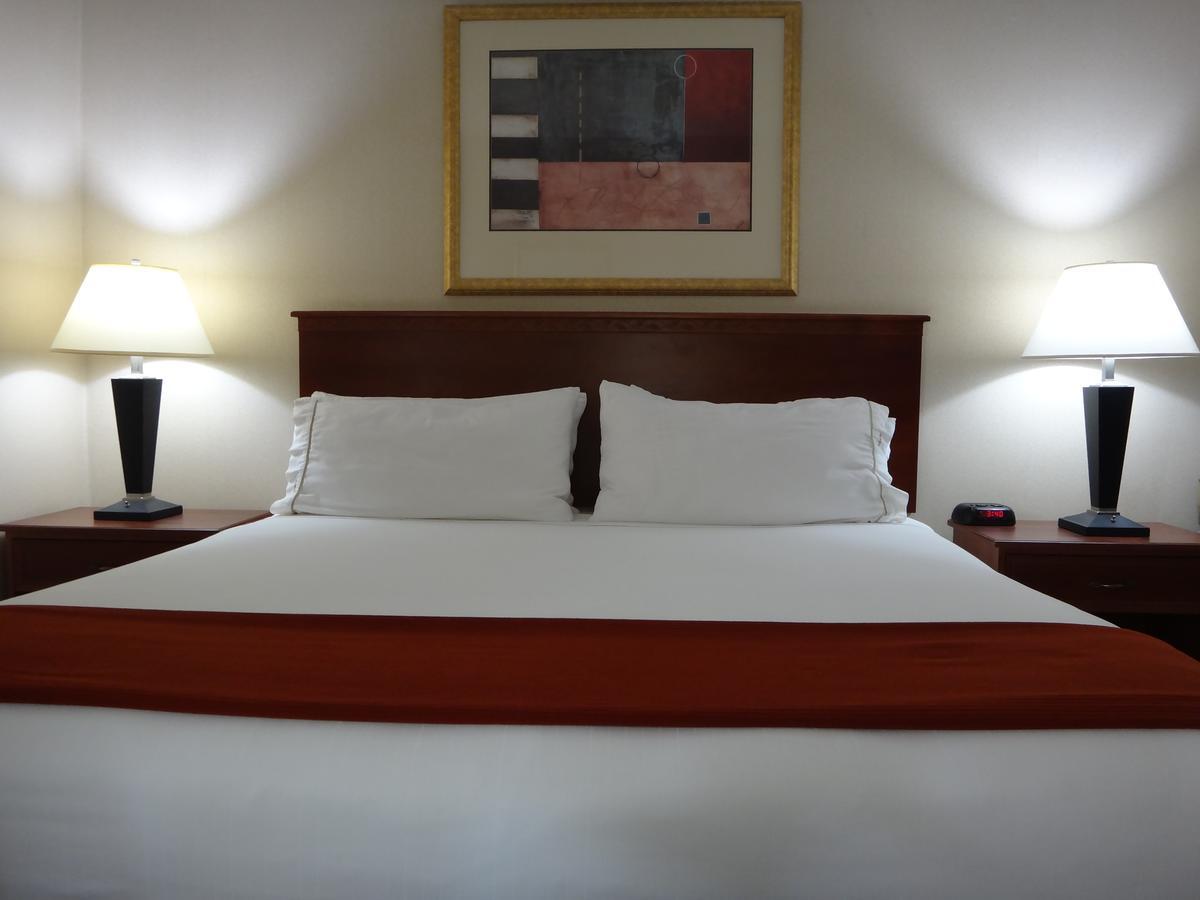 Windsor Inn & Suites Додж-Сити Экстерьер фото