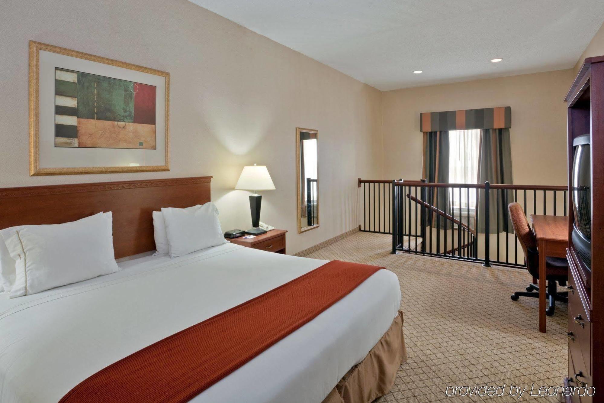Windsor Inn & Suites Додж-Сити Экстерьер фото