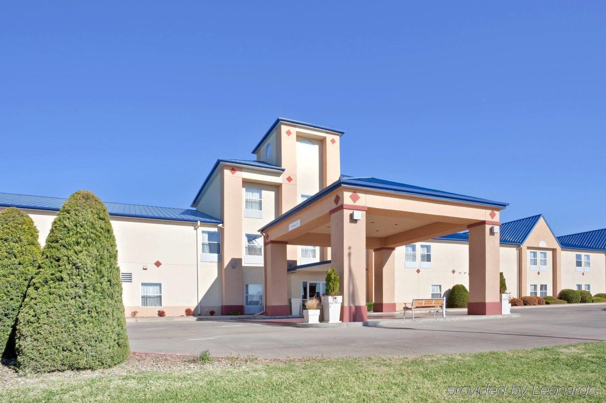 Windsor Inn & Suites Додж-Сити Экстерьер фото
